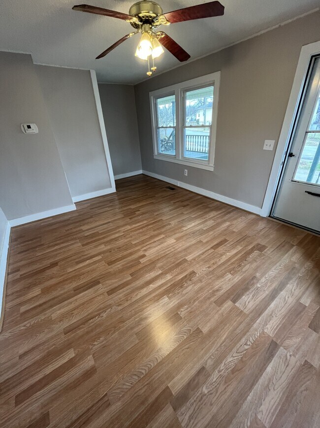 Foto del edificio - 301 Hadley Ave