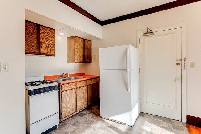 Foto del interior - Lakesbury Apartments | Leasing Studio, Alcove, & 1-Bedroom Apartments!