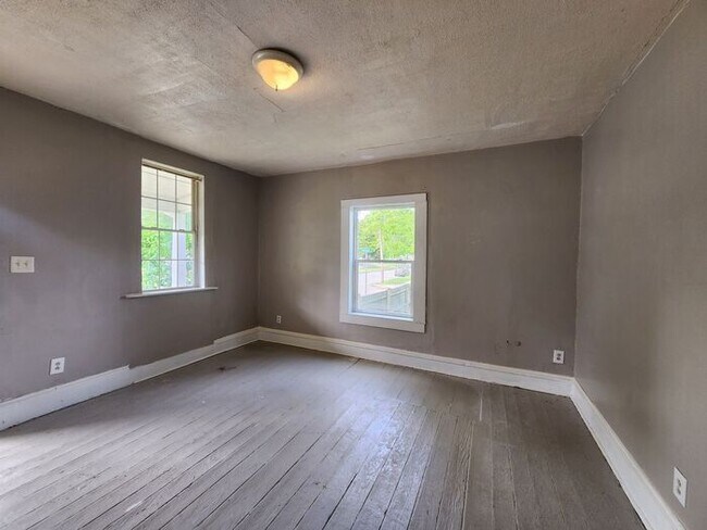 Foto del edificio - Cozy 2 B 2 BA Duplex - Now $200 Lower in Price !