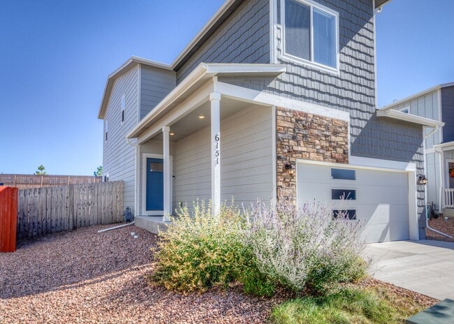 Building Photo - Lovely 3 Bed Townhouse in Lorson Ranch