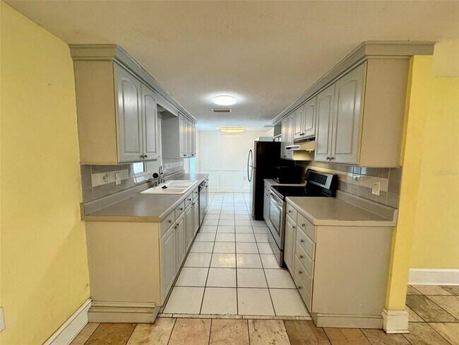 Building Photo - 1061 Rushmore Dr