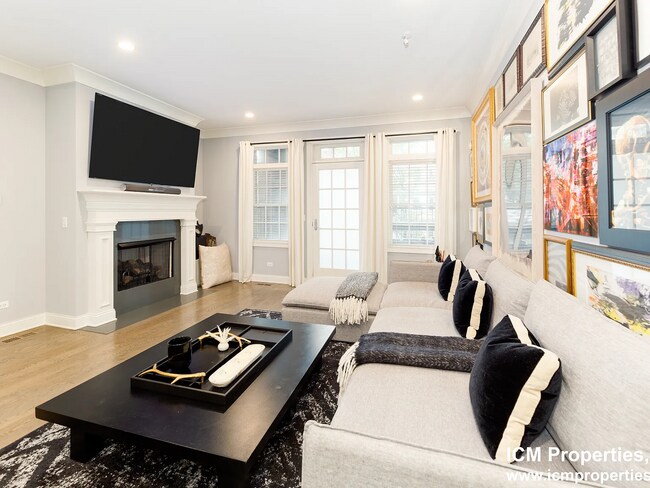Foto del edificio - 1241 W Oakdale Ave