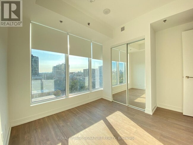 Building Photo - 203-203 College St