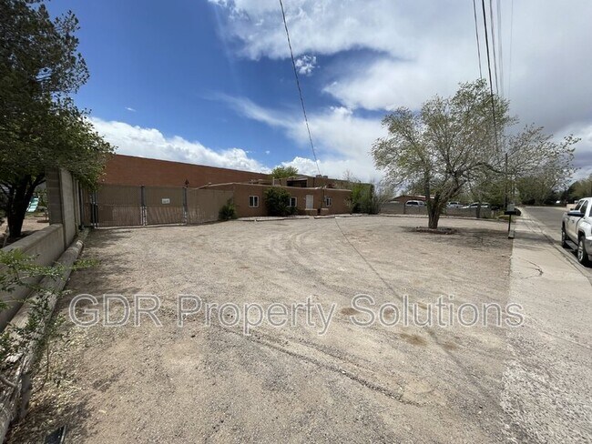 Building Photo - 158 Sandia Rd NW