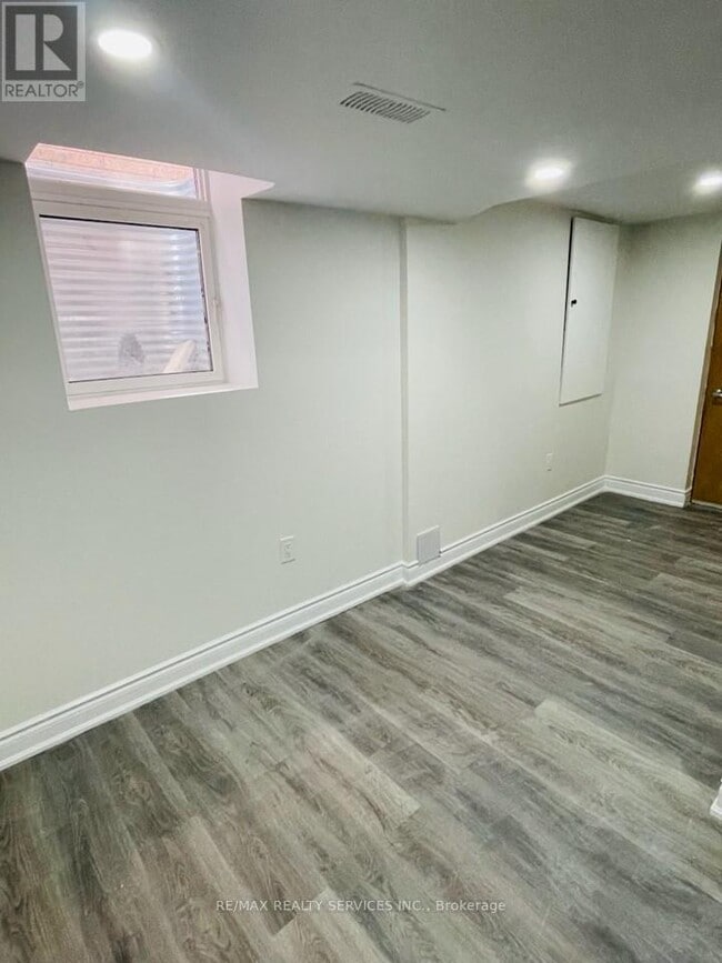 Building Photo - 76 Seahorse Ave