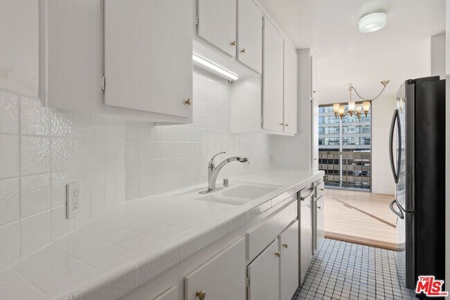 Foto del edificio - 10747 Wilshire Blvd