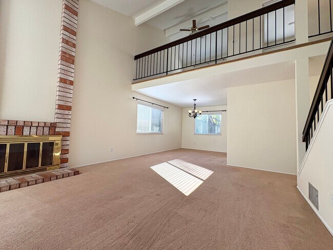 Foto del edificio - SOLAR POWERED 3 Bedroom 2 bath with large ...