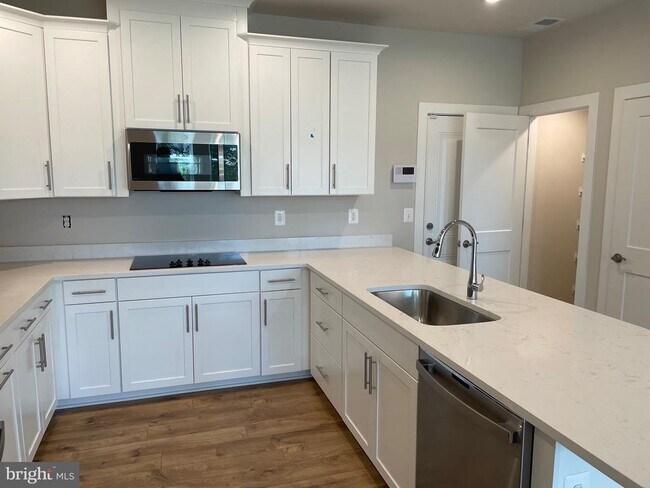 Building Photo - 44572 Wolfhound Sq