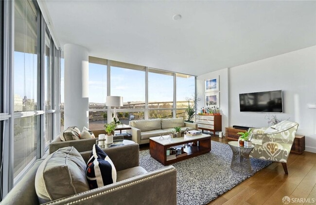 Foto del edificio - 718 Long Bridge Street