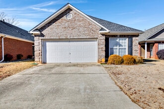 Building Photo - 4845 Longmeadow Ln