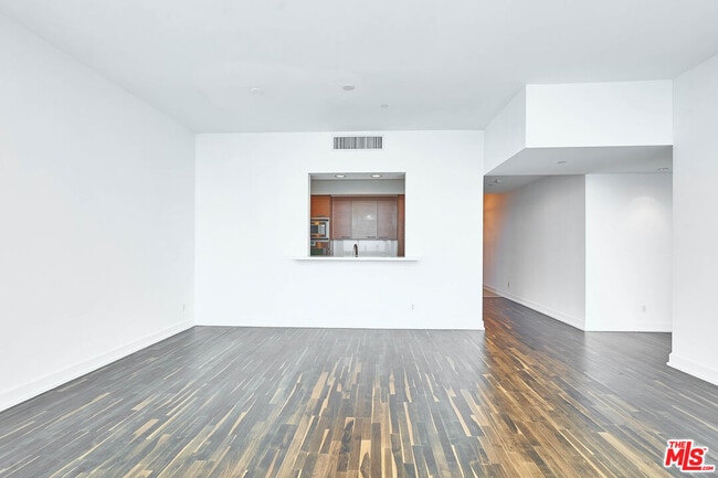 Foto del edificio - 900 W Olympic Blvd