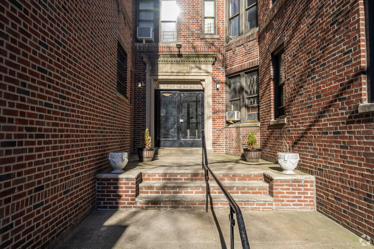 Entrance - 505 62nd St