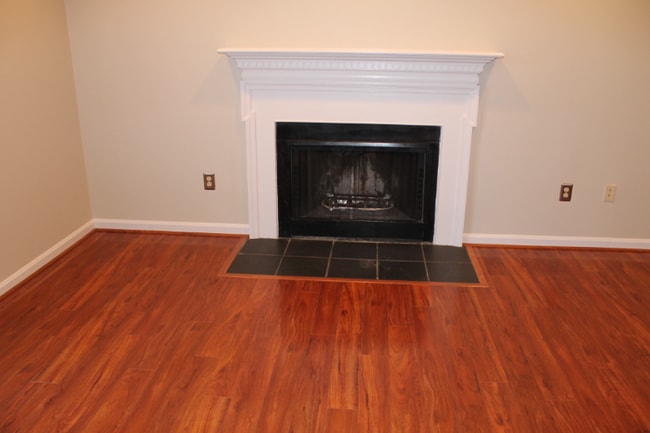 Photo - 227 Katie Ct (Falls Church, VA) Apartment