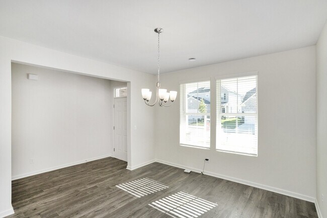 Building Photo - 5370 Bellflower Hls