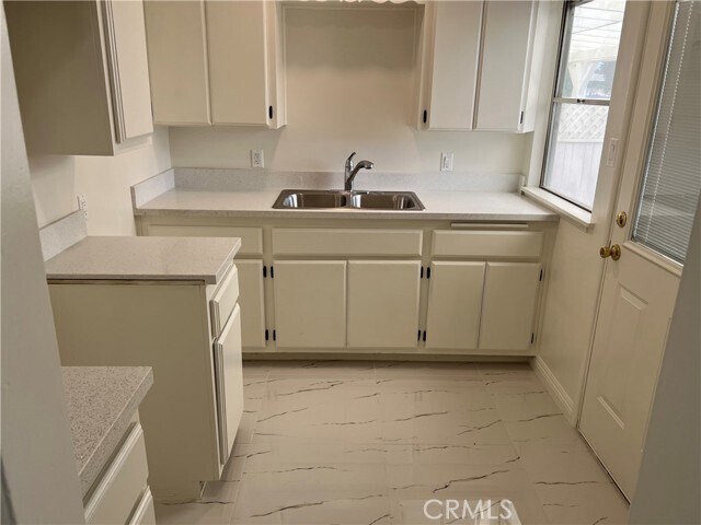 Foto del edificio - 308 Linwood Ave