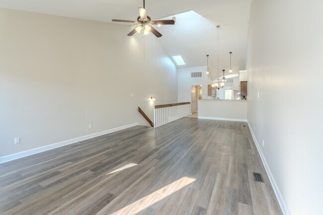 Foto del edificio - 100 Pinewood Rd