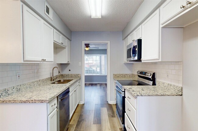 Foto del edificio - 14147 Misty Meadow Ln