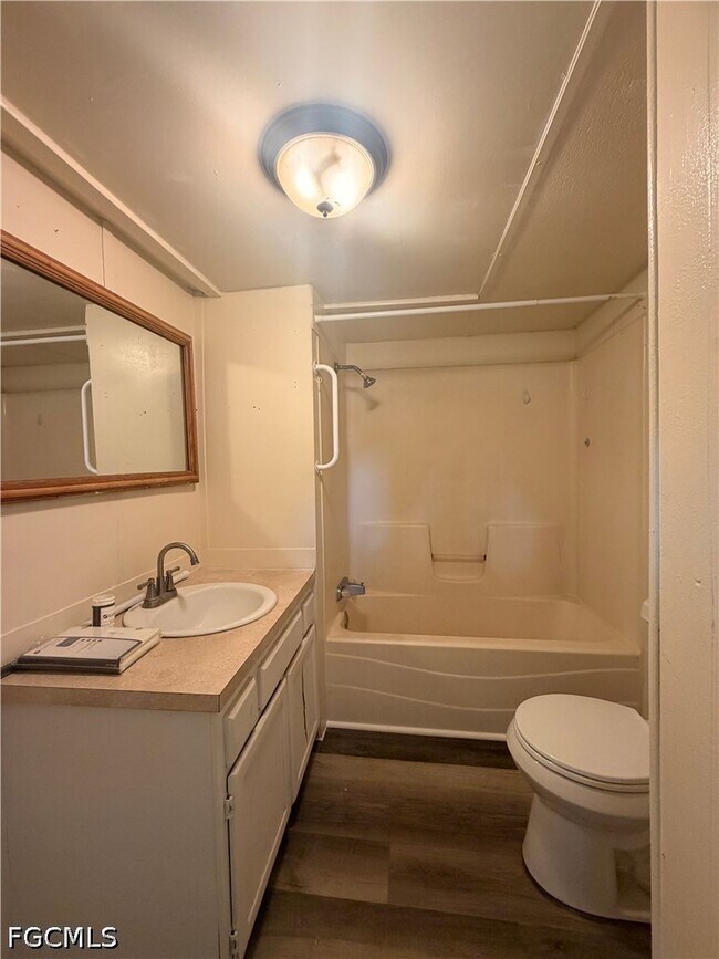 Foto del edificio - 7838 Ebson Dr