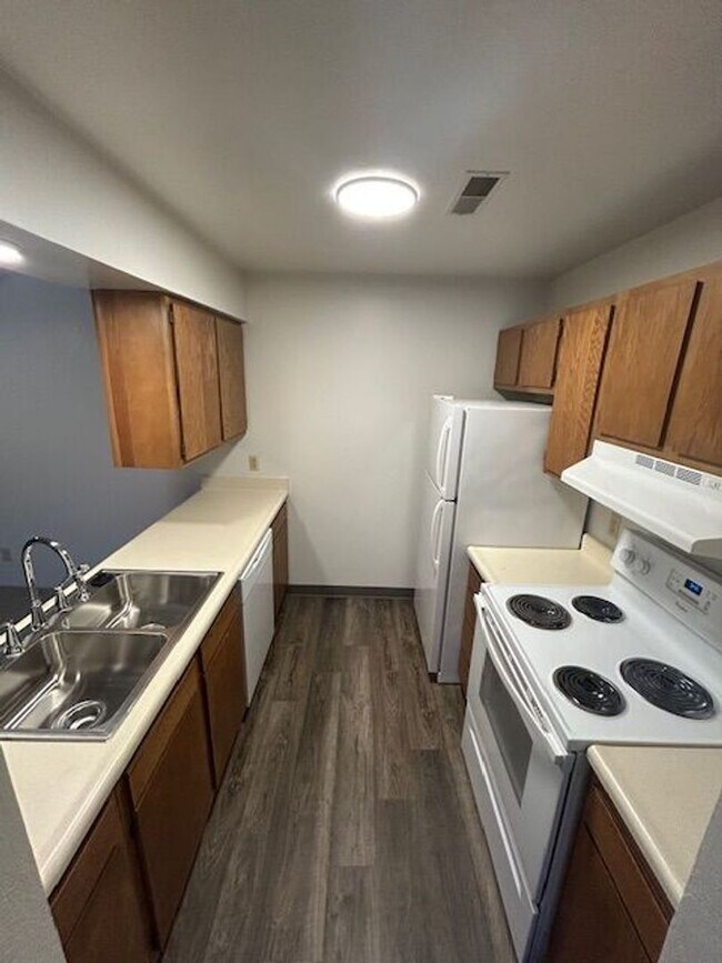 Foto del edificio - 1 bedroom 1 bath, Top floor apartment - Up...