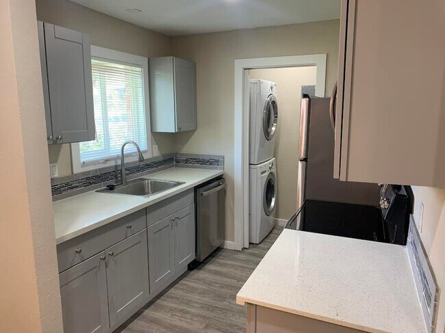 Building Photo - dubr03