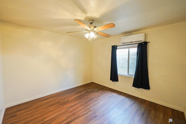 Foto del edificio - 1181 W 8th Pl