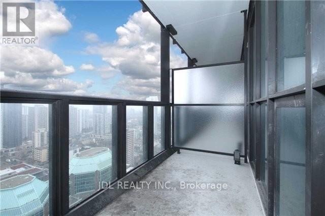 Photo du bâtiment - 101 Charles St E