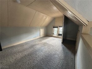 Building Photo - 825 Kenmore Blvd