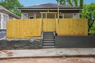 Building Photo - 887 Drummond St SW