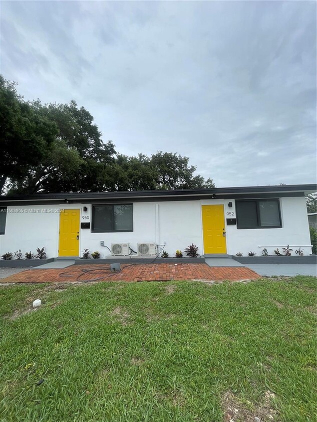 Foto principal - 950 SW 29th St