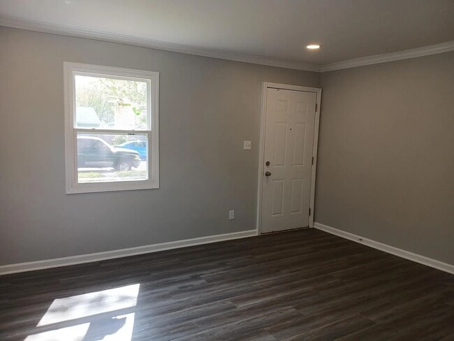 Foto del edificio - 7616 Walnut Ave