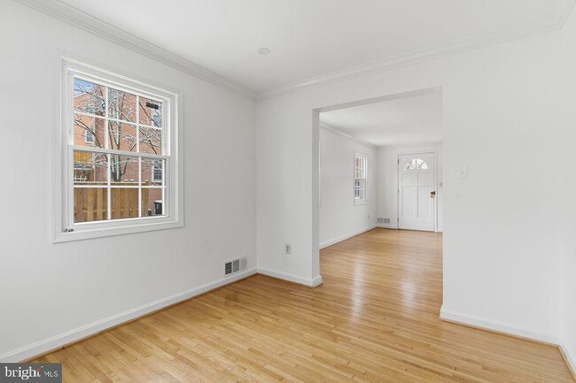 Building Photo - 4813 20th Pl N