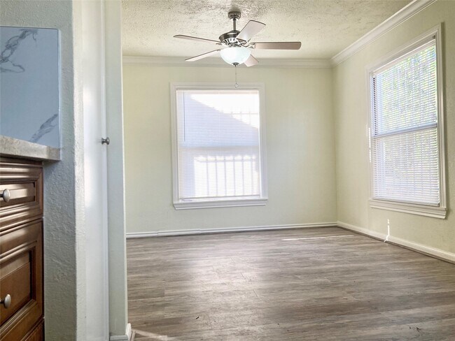 Foto del edificio - 7125 Goforth St