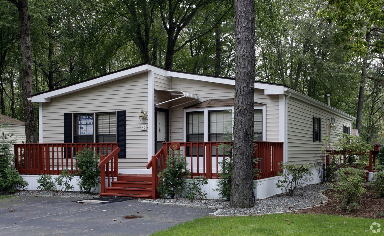 Leisure Village Apartments in Coventry, RI