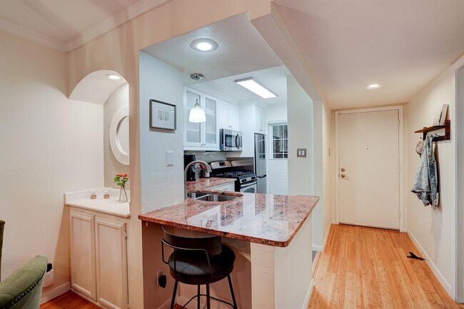 Foto del edificio - 7920 Rockwood Ln