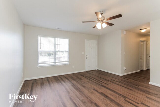 Foto del edificio - 3031 Patriots Point Ln