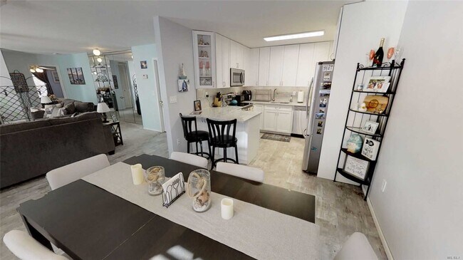 Foto del edificio - 710 Hilltop Ct