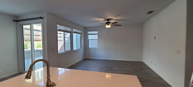 Building Photo - Solar - Two Story - 4 Bed, 3 Bath - First ...