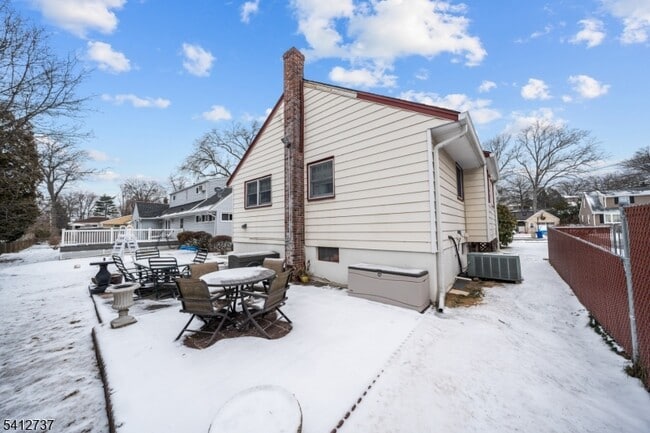 Building Photo - 784 Cherry St