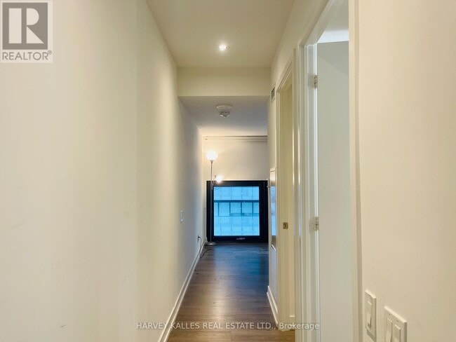 Photo du bâtiment - 161 Roehampton Ave