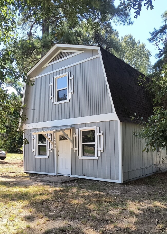 Building Photo - 8900 Via Ln