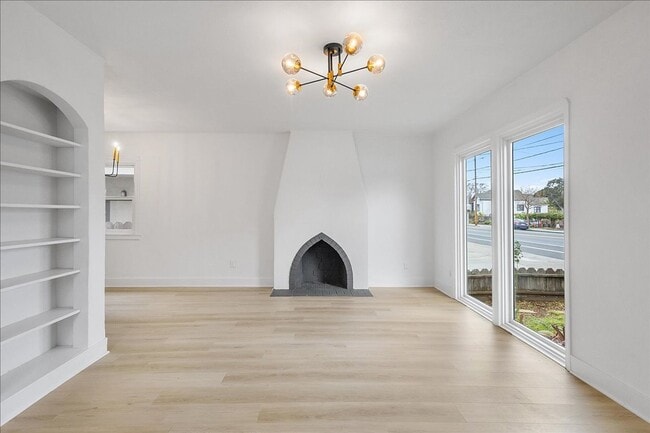 Building Photo - 2064 Encinal Ave