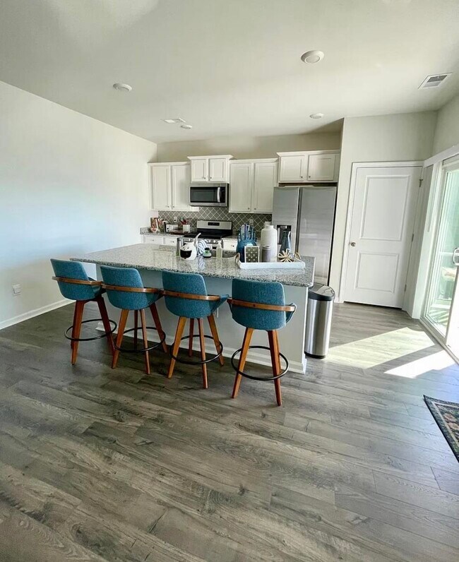 Building Photo - 2156 Ainsley Dr