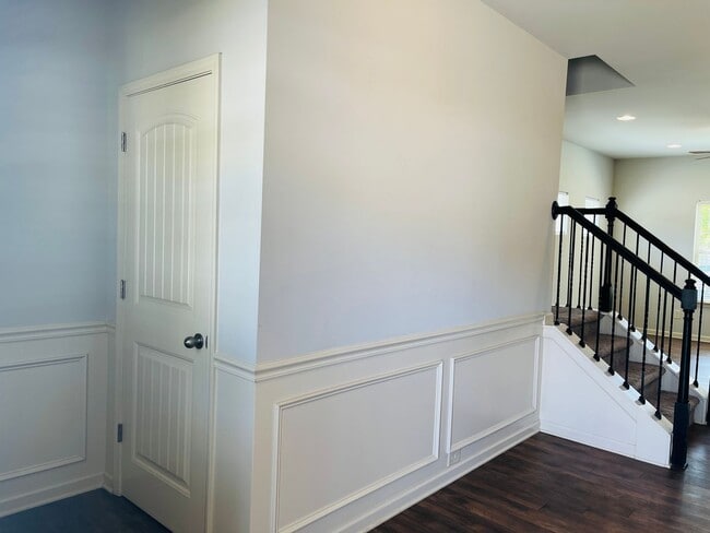 Foto del edificio - Wow! Check out this charming 3 bedroom 2.5...