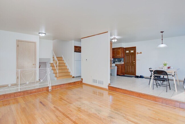Building Photo - 8328 W Maple Ave