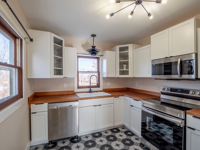 Building Photo - Westwood