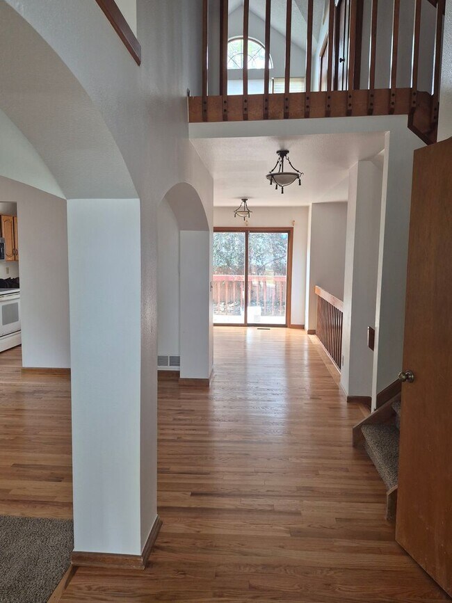 Foto del edificio - Beautifully Updated 3BR/2.5BA Home in Longmont – Move Right In!