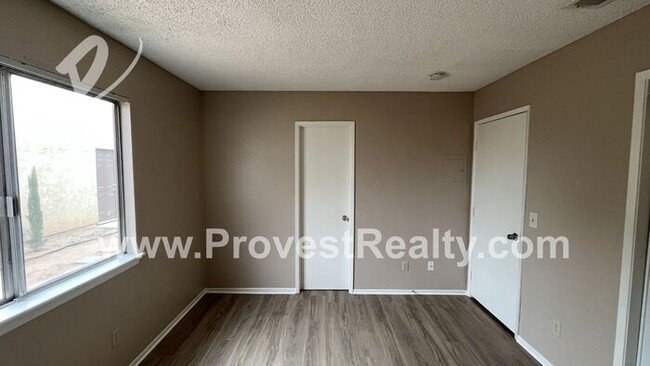 Building Photo - 2 Bed 2 Bath in Apple Valley!!!