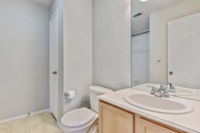 Foto del edificio - 4513 Blue Jay Ln