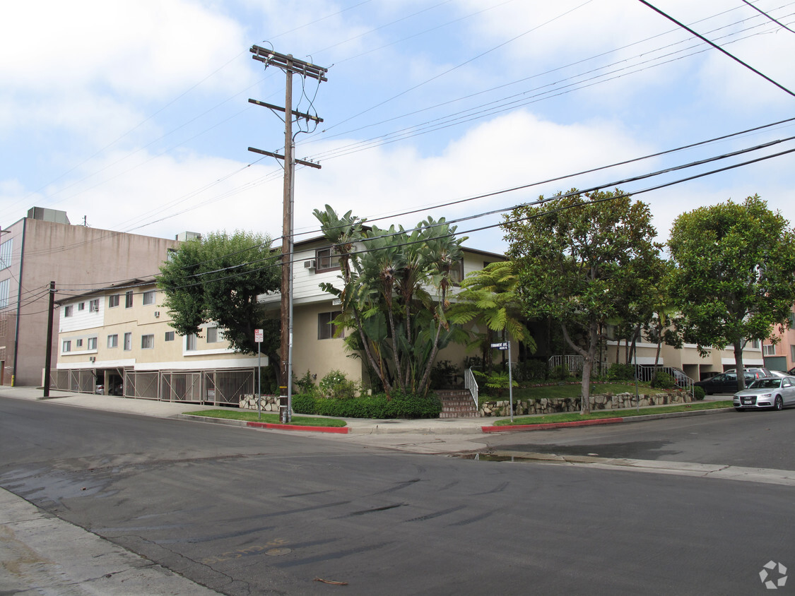 Ecino Courtyard - Encino Courtyard