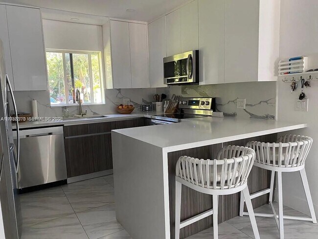 Foto del edificio - 256 NE 85th St